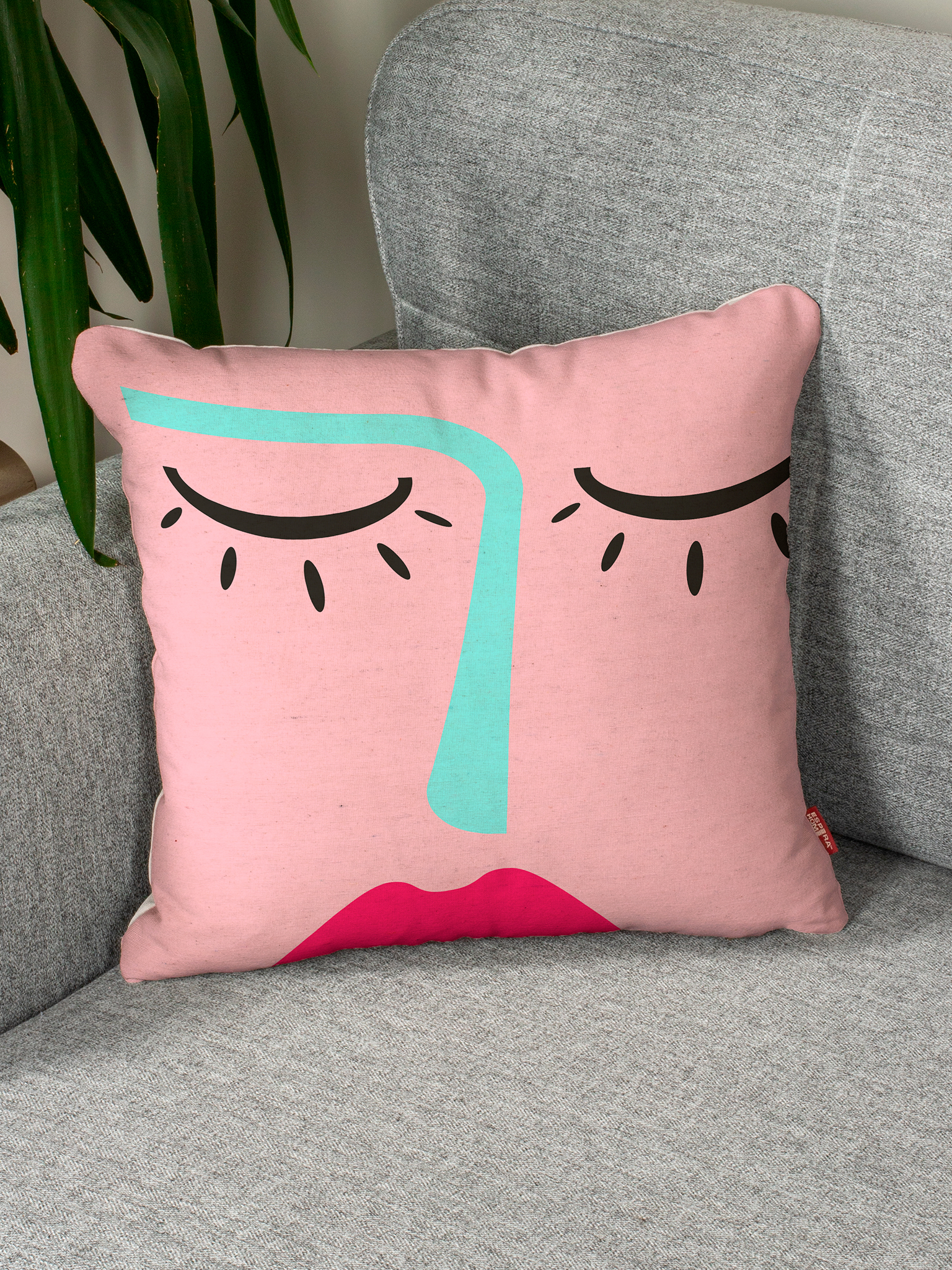 Декоративная подушка на диван • Deco / Деко •  Лицо розовое 45 х 45 см