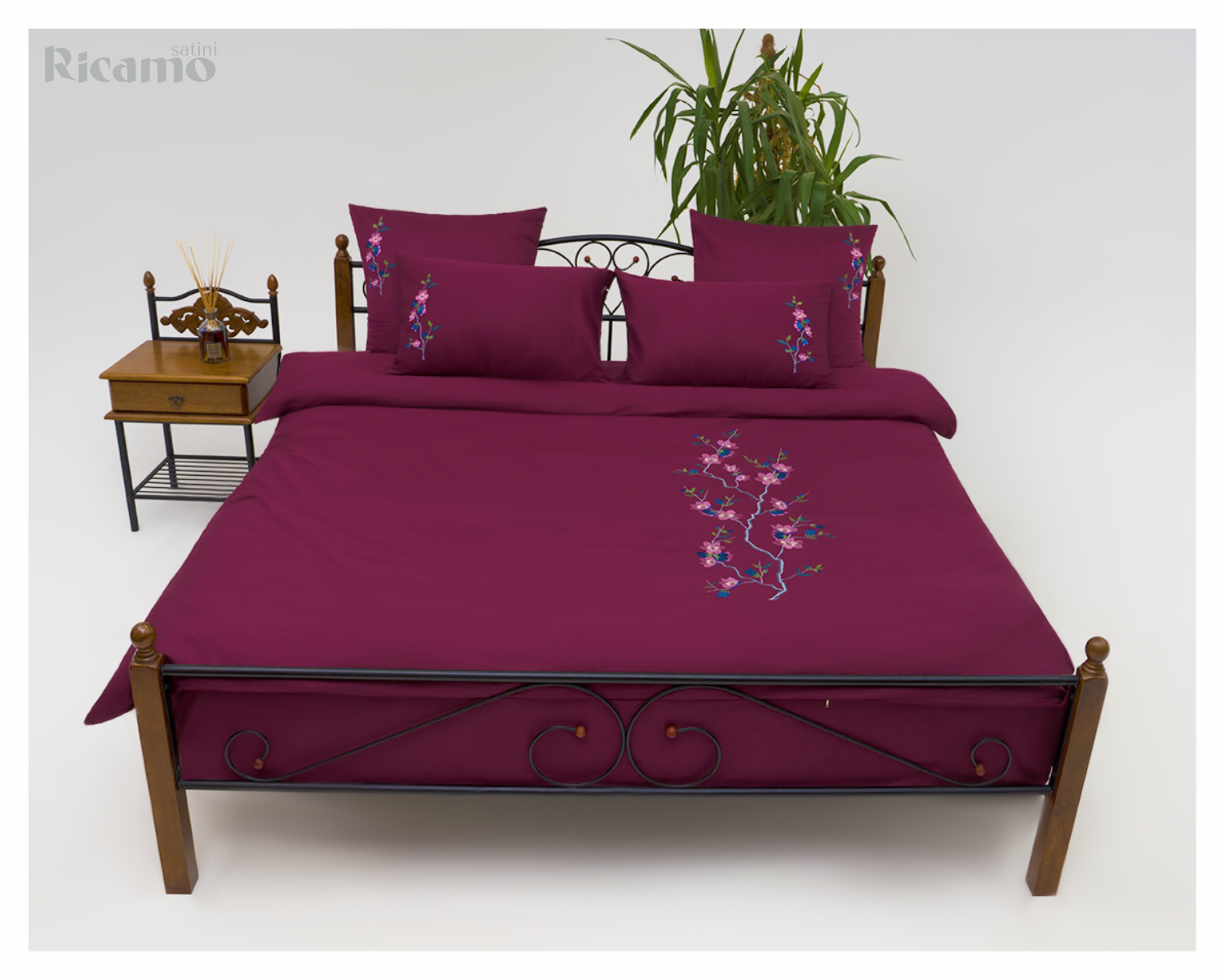 • Satini Ricamo / Сатини Рикамо •  Комплект постельного белья из Мако Сатина с вышивкой, Винный